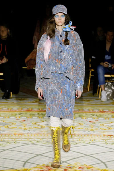 Look 17
